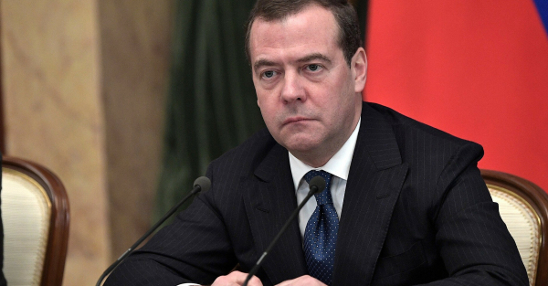Антироссийские санкции: Медведев начал угрожать Западу войной